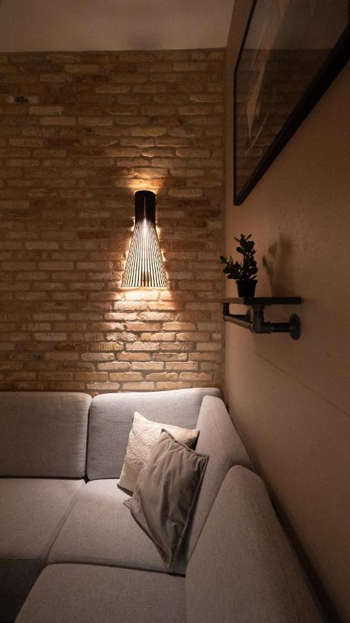 Broncks Apartment 1 - Modern 2-Bedroom In The Heart Of 托尔斯港 外观 照片