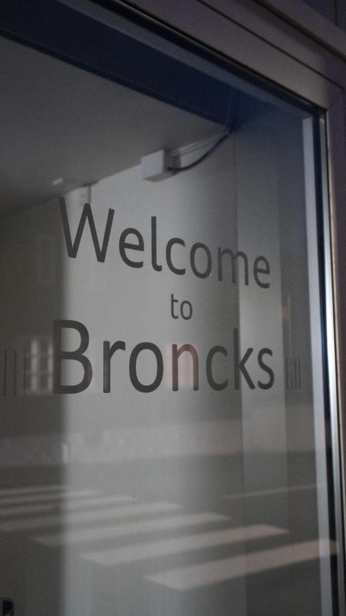 Broncks Apartment 1 - Modern 2-Bedroom In The Heart Of 托尔斯港 外观 照片